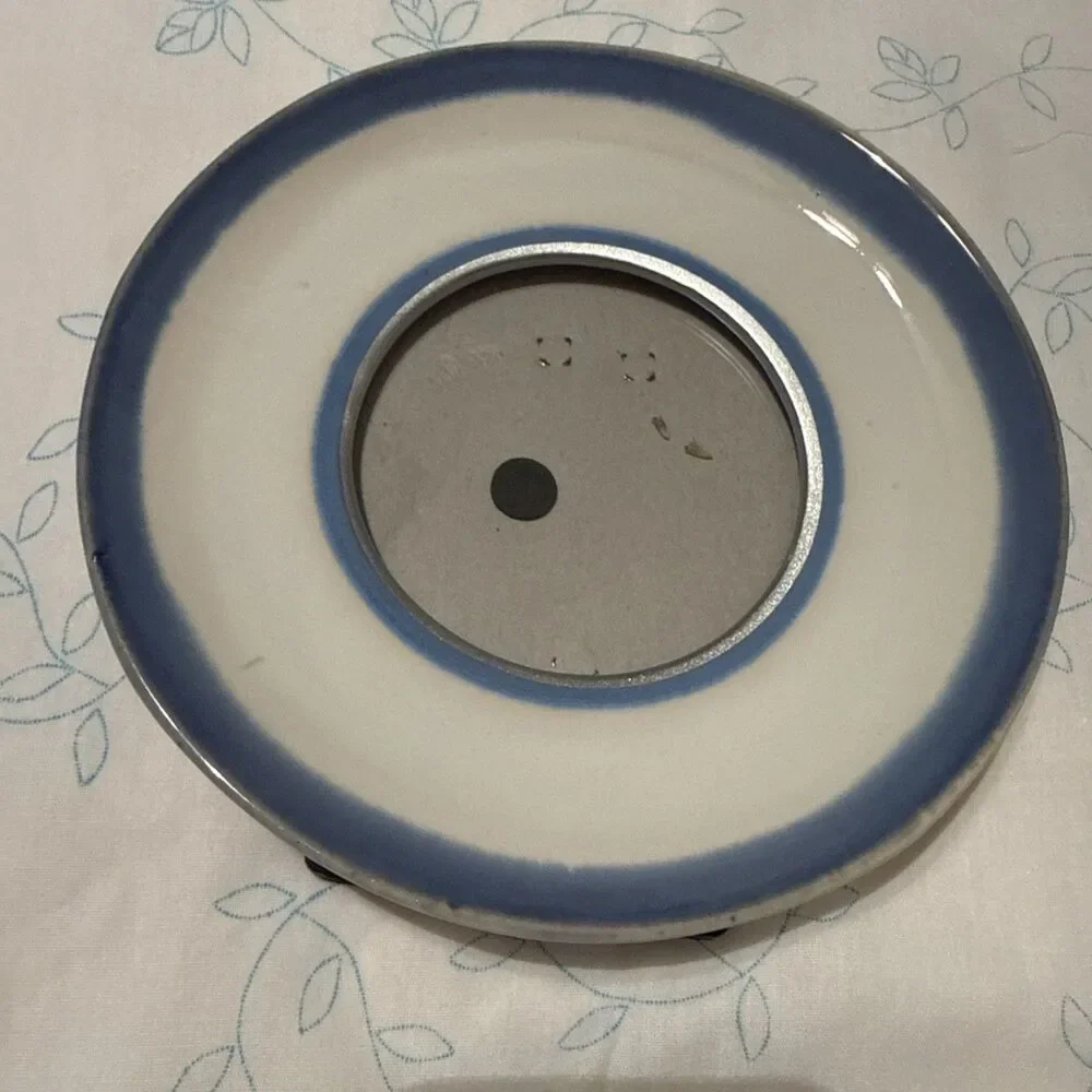 Belle Maisin 7.5” Round Stoneware Frame For 4